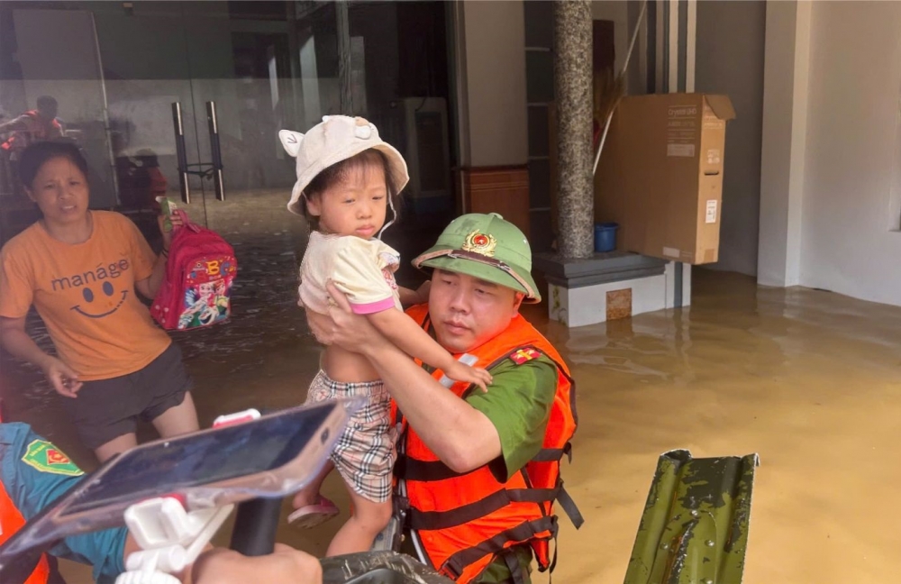 Hà Nội hỗ trợ 5 tỉnh 55 tỷ đồng để khắc phục hậu quả của bão số 10