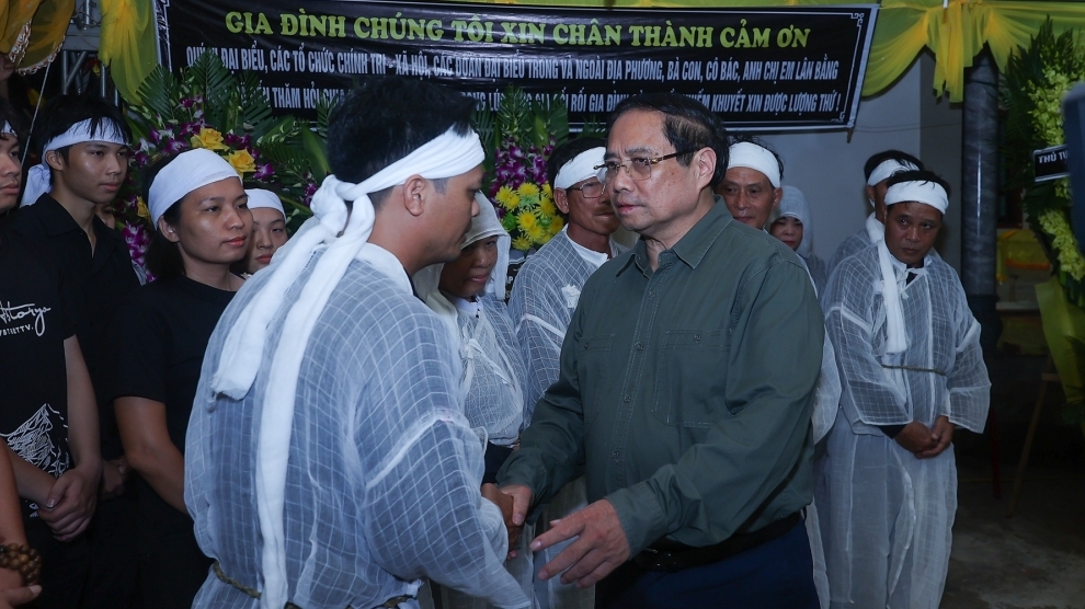 Thủ tướng Phạm Minh Chính về Ninh Bình chia sẻ nỗi đau với người dân