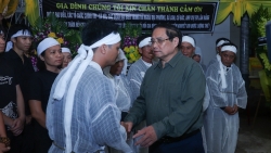 Thủ tướng Phạm Minh Chính về Ninh Bình chia sẻ nỗi đau với người dân