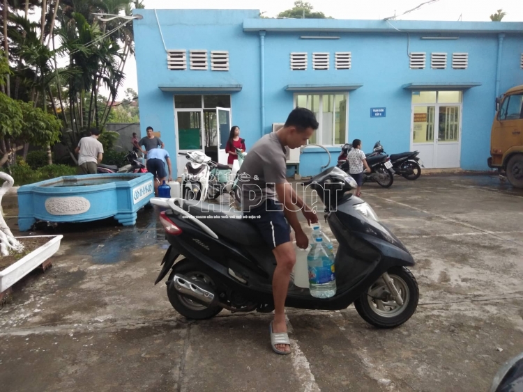 hoa toc ngan chan loi dung tang gia nuoc dong chai dong binh