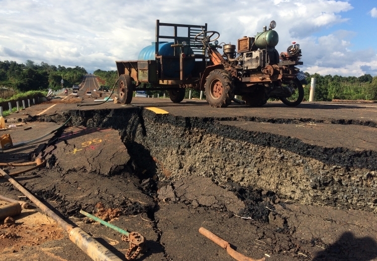 Công bố nguyên nhân dự án đường 250 tỷ đồng vừa làm xong đã hỏng