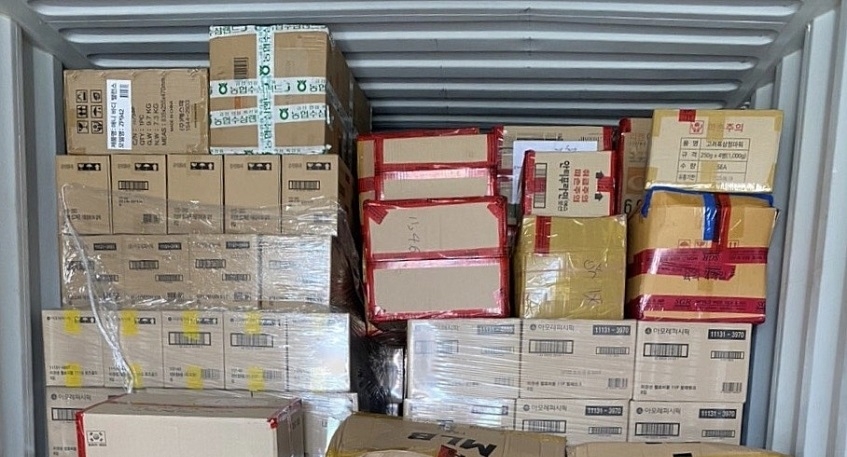 Lô hàng hiệu nhập lậu giấu trong container nhựa nhập khẩu Lô hàng hiệu nhập lậu giấu trong container nhựa nhập khẩu