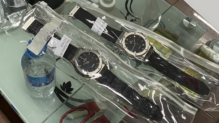 Hà Nội: Thu giữ hàng chục chiếc đồng hồ hàng hiệu tiền tỷ không rõ nguồn gốc