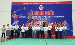 trao giai va be mac giai cau long tre tranh cup bao tuoi tre thu do 2024
