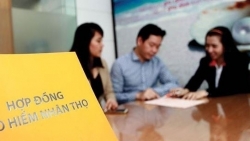 nguoi dan van keu bi ep mua bao hiem khi vay von ngan hang