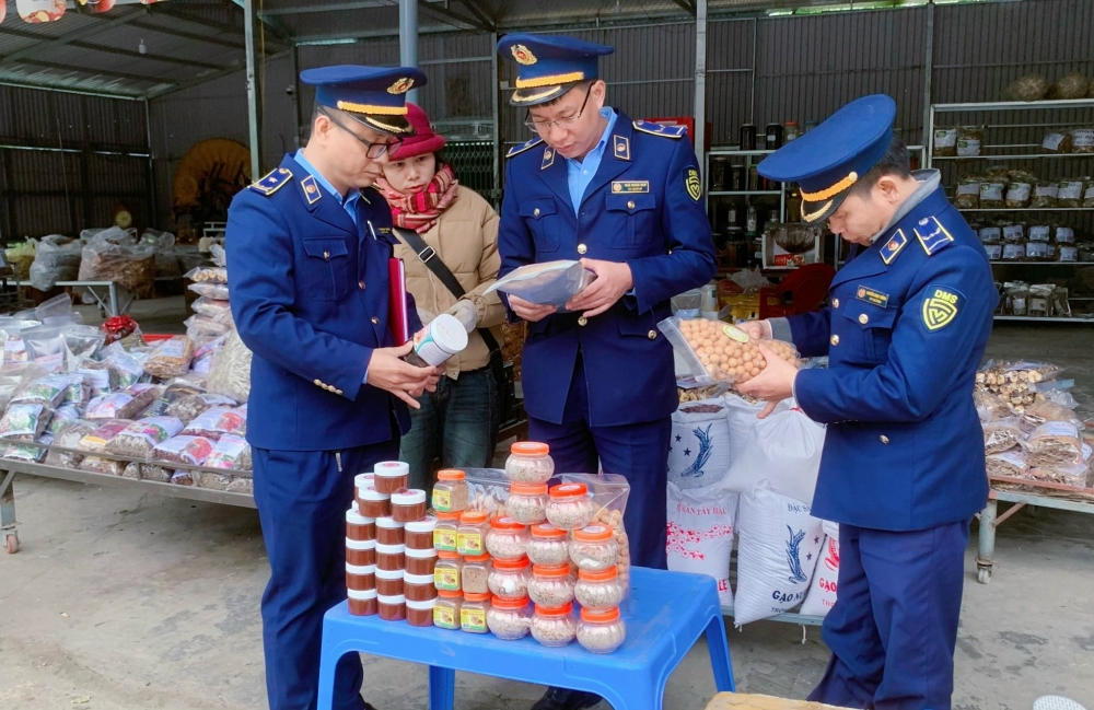 Bắt đầu cao điểm chống buôn lậu, hàng giả dịp cuối năm