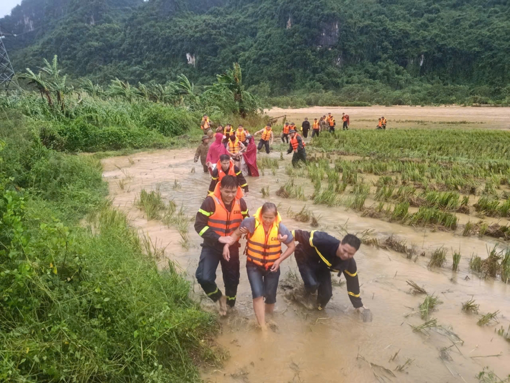 Mưa lũ do bão số 10 làm 51 người chết và mất tích, thiệt hại hơn 8.000 tỷ đồng Mưa lũ do bão số 10 làm 51 người chết và mất tích, thiệt hại hơn 8.000 tỷ đồng