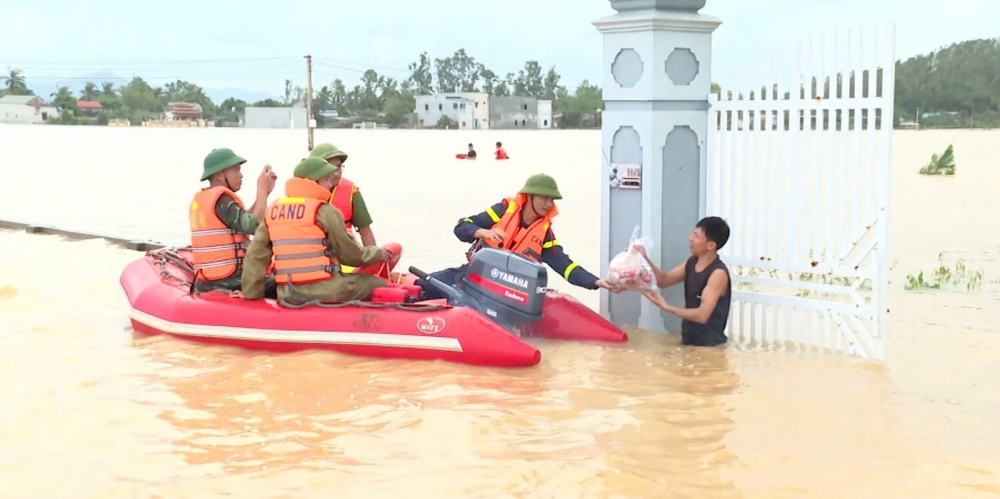 Khẩn trương thống kê thiệt hại, triển khai công tác   khắc phục hậu quả bão số 10 và mưa lũ sau bão
