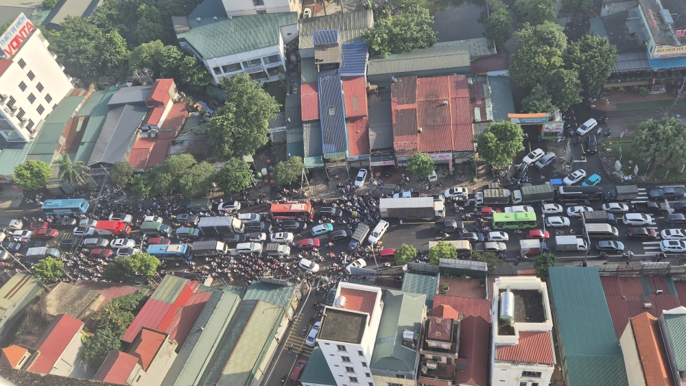 Khu đô thị Tân Tây Đô ngập sâu, giao thông tê liệt, chính quyền tìm cách ứng phó