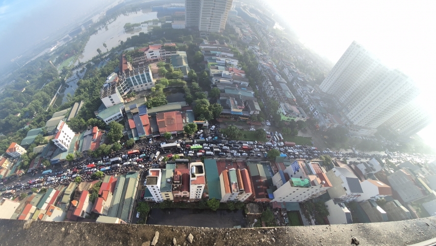 Khu đô thị Tân Tây Đô ngập sâu, giao thông tê liệt, chính quyền tìm cách ứng phó
