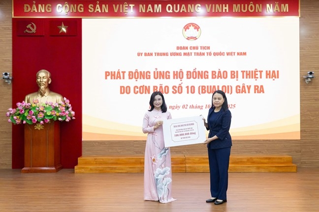 Hơn 670 tỷ đồng ủng hộ đồng bào bị thiệt hại do bão số 10 ngay sau lễ phát động