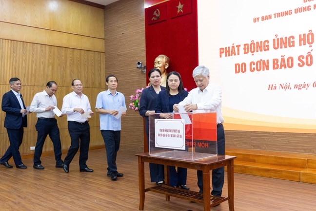 Hơn 670 tỷ đồng ủng hộ đồng bào bị thiệt hại do bão số 10 ngay sau lễ phát động