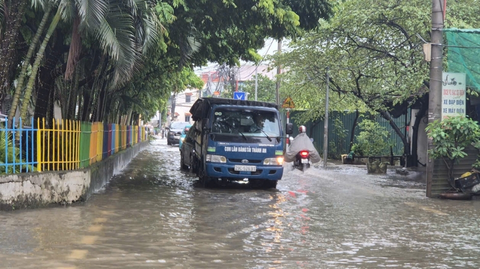 Hà Nội yêu cầu sớm khắc phục tình trạng ngập úng sau mưa bão