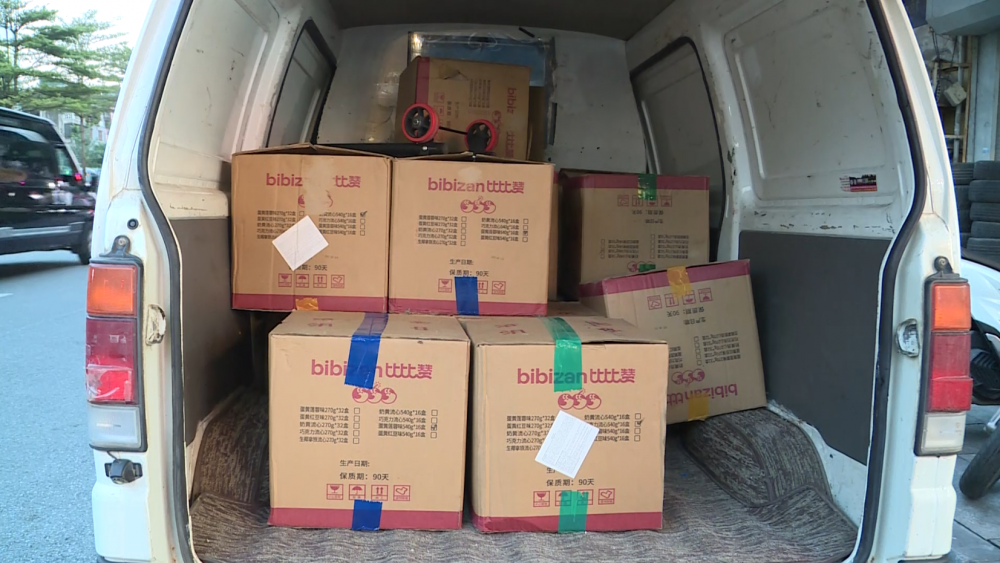 Hà Nội: Mua gần 4.000 bánh trung thu trôi nổi rồi mang bán kiếm lời