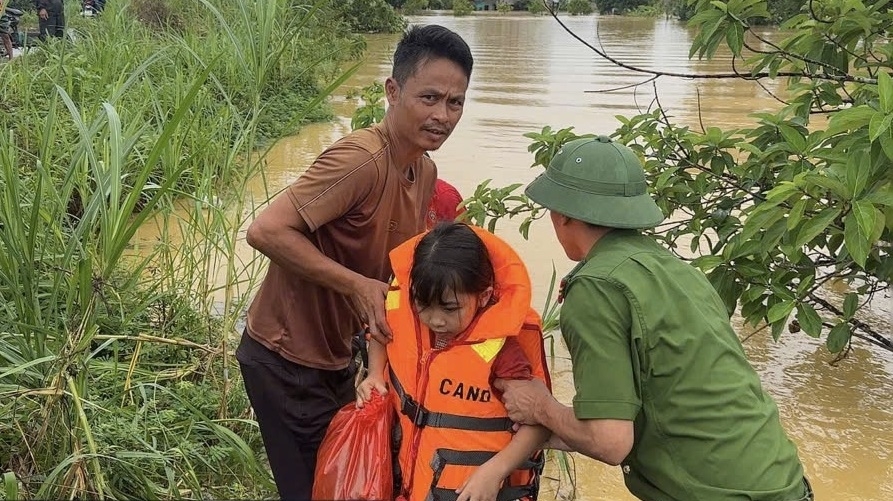 Bảo hiểm đã chi trả hơn 357 tỷ đồng cho khách hàng thiệt hại do bão số 10 Bảo hiểm đã chi trả hơn 357 tỷ đồng cho khách hàng thiệt hại do bão số 10