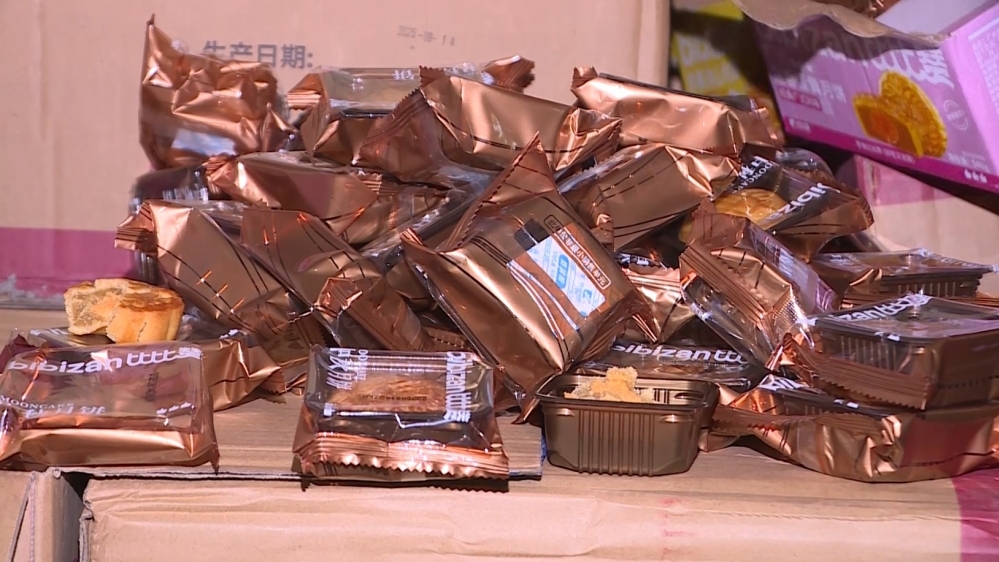 Hà Nội: Mua gần 4.000 bánh trung thu trôi nổi rồi mang bán kiếm lời