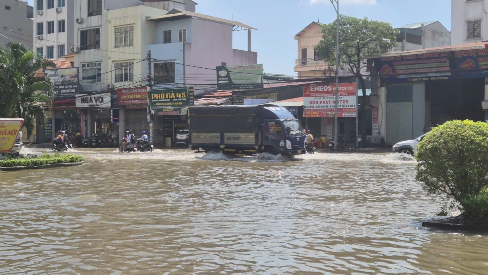 Hà Nội: Khu đô thị Tân Tây Đô vẫn mênh mông nước dù đã 3 ngày nắng ráo