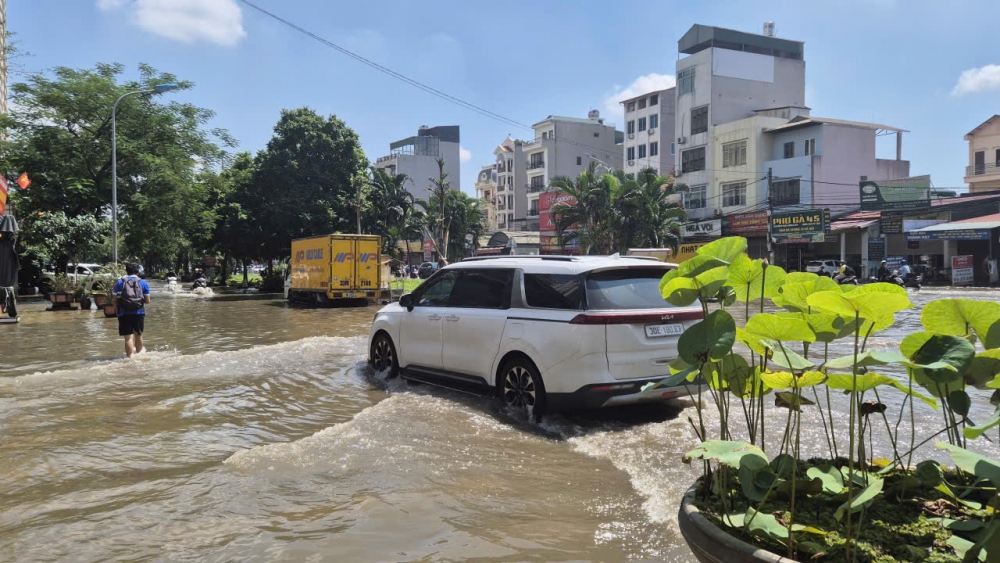 Hà Nội: Khu đô thị Tân Tây Đô vẫn mênh mông nước dù đã 3 ngày nắng ráo