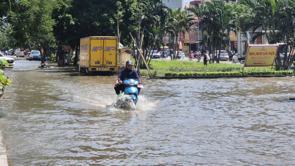 Hà Nội: Khu đô thị Tân Tây Đô vẫn mênh mông nước dù đã 3 ngày nắng ráo