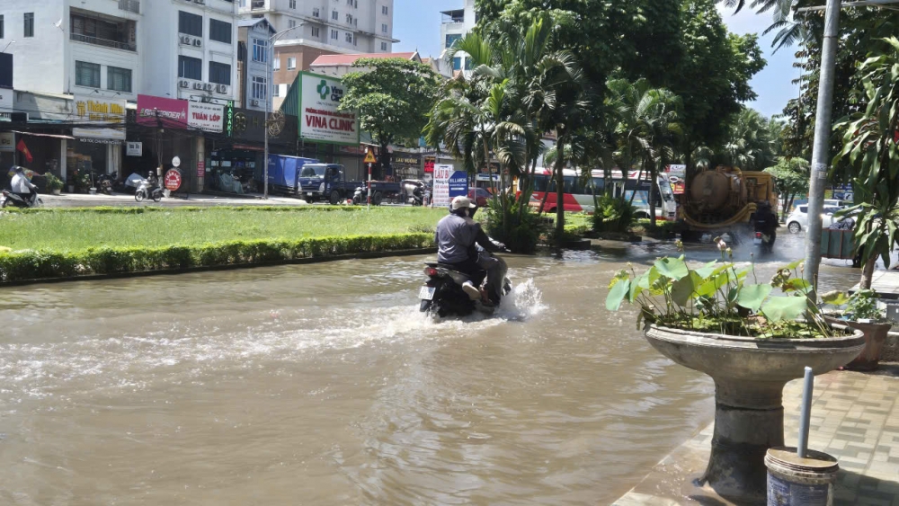 Hà Nội: Khu đô thị Tân Tây Đô vẫn mênh mông nước dù đã 3 ngày nắng ráo
