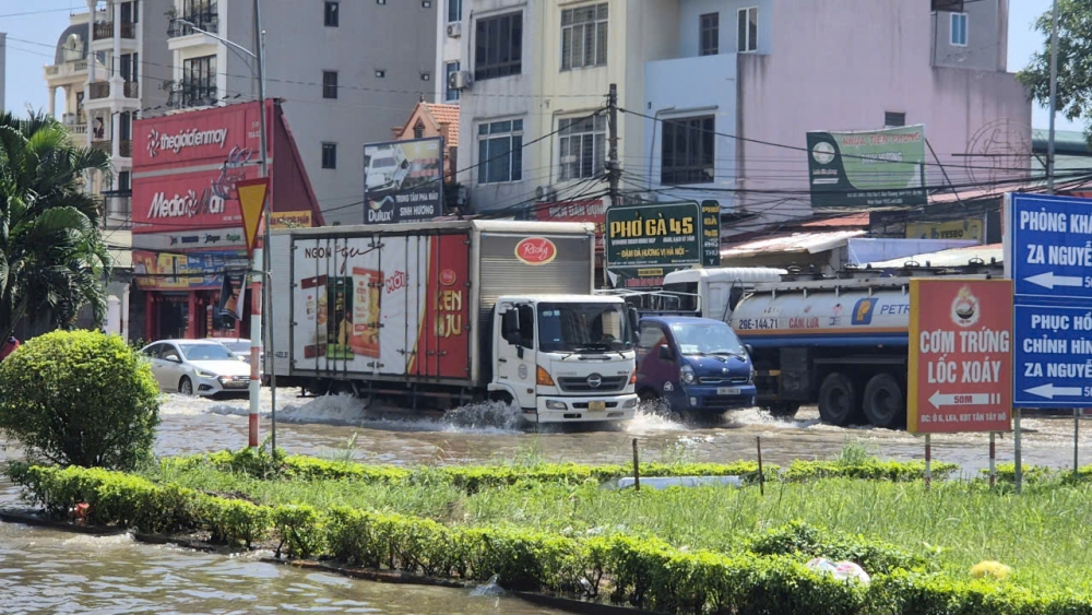 Hà Nội: Khu đô thị Tân Tây Đô vẫn mênh mông nước dù đã 3 ngày nắng ráo