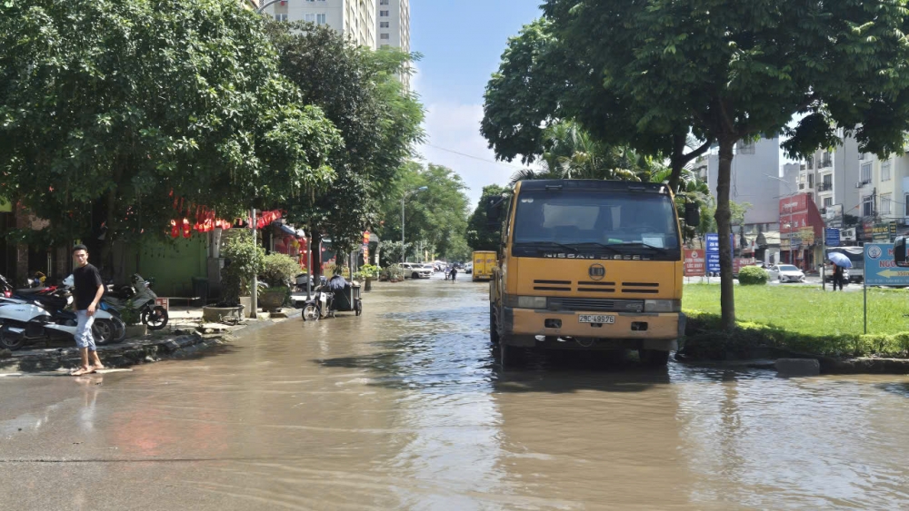 Hà Nội: Khu đô thị Tân Tây Đô vẫn mênh mông nước dù đã 3 ngày nắng ráo