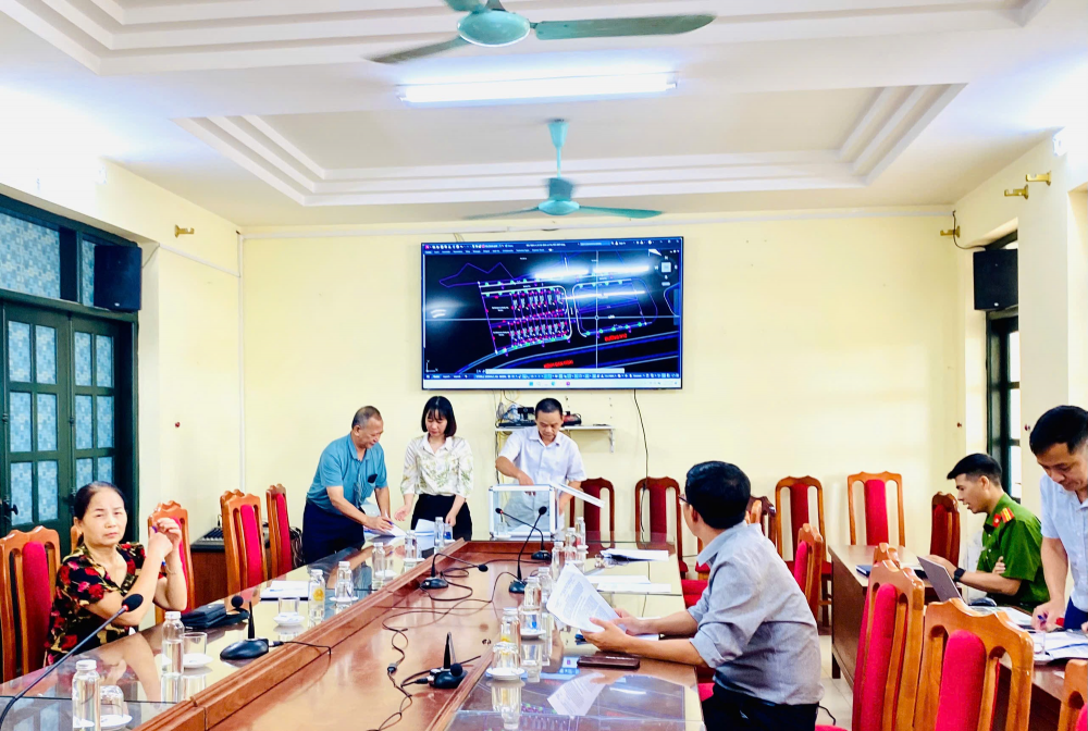 Các hộ dân xã Ô Diên bốc thăm đất tái định cư dự án đường Vành đai 4