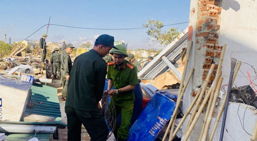 Bộ Chính trị chỉ đạo khắc phục hậu quả bão số 10, khẩn trương ứng phó bão số 11 Bộ Chính trị chỉ đạo khắc phục hậu quả bão số 10, khẩn trương ứng phó bão số 11