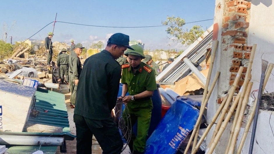 Bộ Chính trị chỉ đạo khắc phục hậu quả bão số 10, khẩn trương ứng phó bão số 11