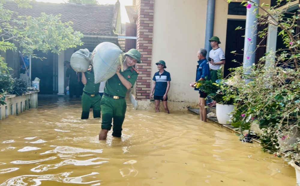 Ứng phó bão số 11: Triển khai đồng bộ các biện pháp ứng phó hình thái thiên tai kép (bão chồng bão, lũ chồng lũ)