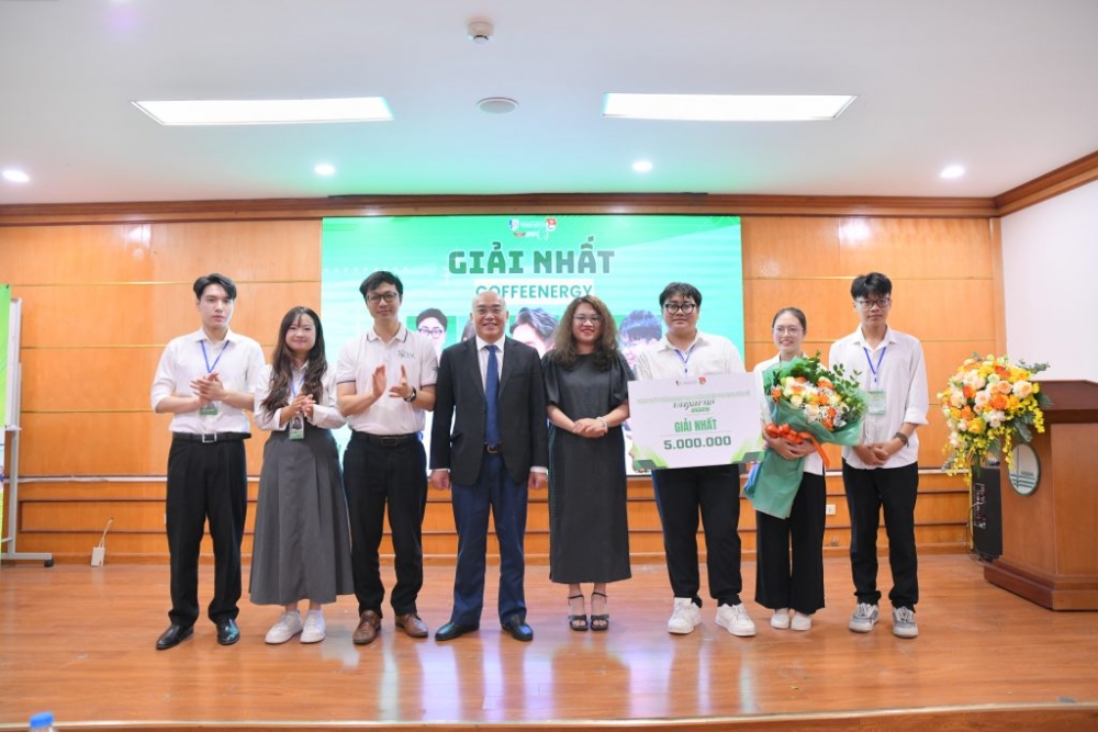 Độc đáo ý tưởng tái chế bã cà phê thành pin hữu cơ sinh học