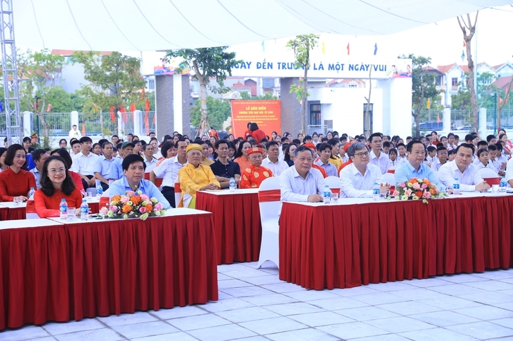 Gắn biển công trình Trường Tiểu học và THCS Bắc Từ Liêm mừng ngày hội lớn của Thủ đô