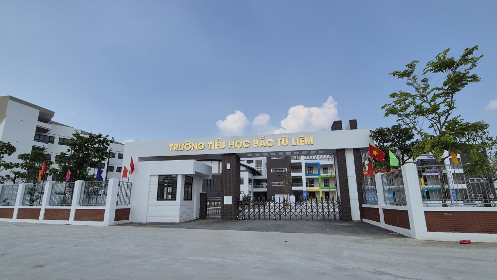 Gắn biển công trình Trường Tiểu học và THCS Bắc Từ Liêm mừng ngày hội lớn của Thủ đô