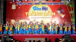 Lãnh đạo xã Dương Hòa cùng các cháu thiếu nhi vui hội trăng rằm