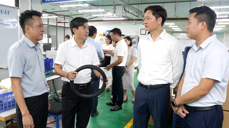 Lãnh đạo xã Dương Hòa thăm, làm việc tại một số doanh nghiệp dịp 13/10