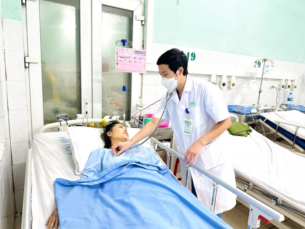 Không để người dân vùng chịu bão lũ thiếu nơi khám chữa bệnh khi ốm đau