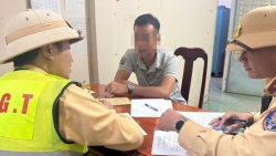 dung o to tren cao toc de bay flycam quay canh dep tai xe nhan cai ket dang