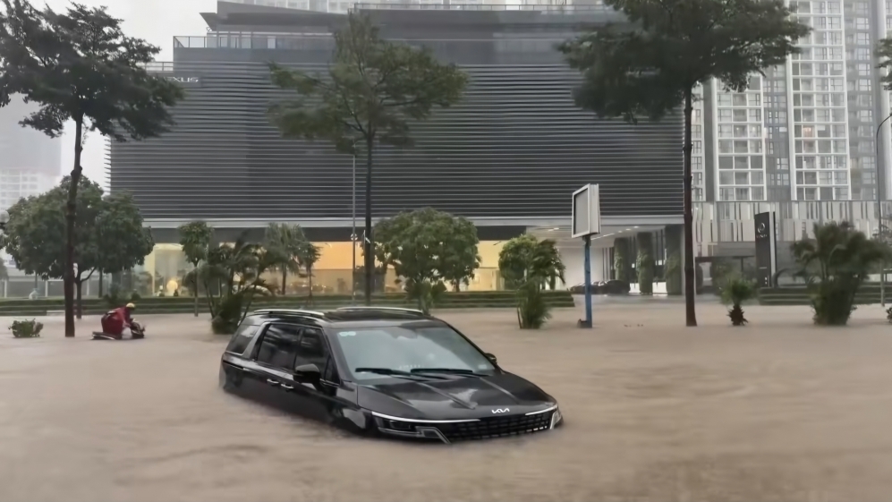 Cảnh báo dông, lốc, mưa lớn cục bộ và ngập úng tại khu vực Hà Nội