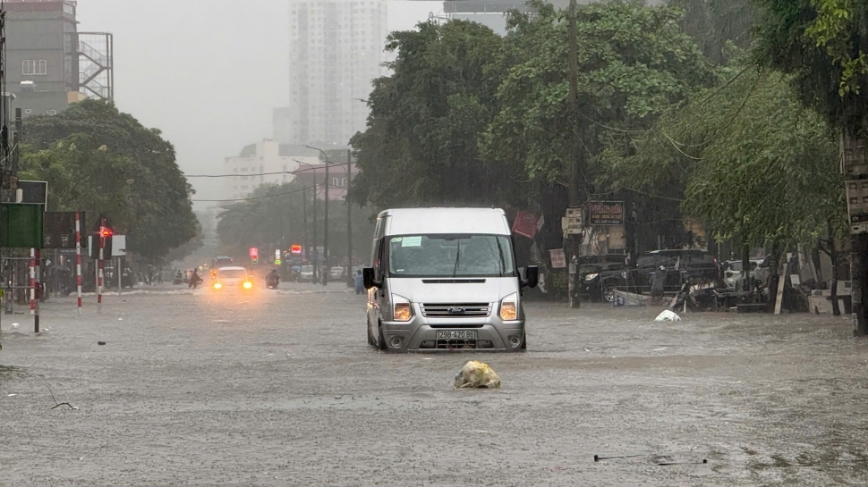 Hà Nội sẽ tiếp tục mưa trong 3 giờ tới, có thể gây ngập úng diện rộng