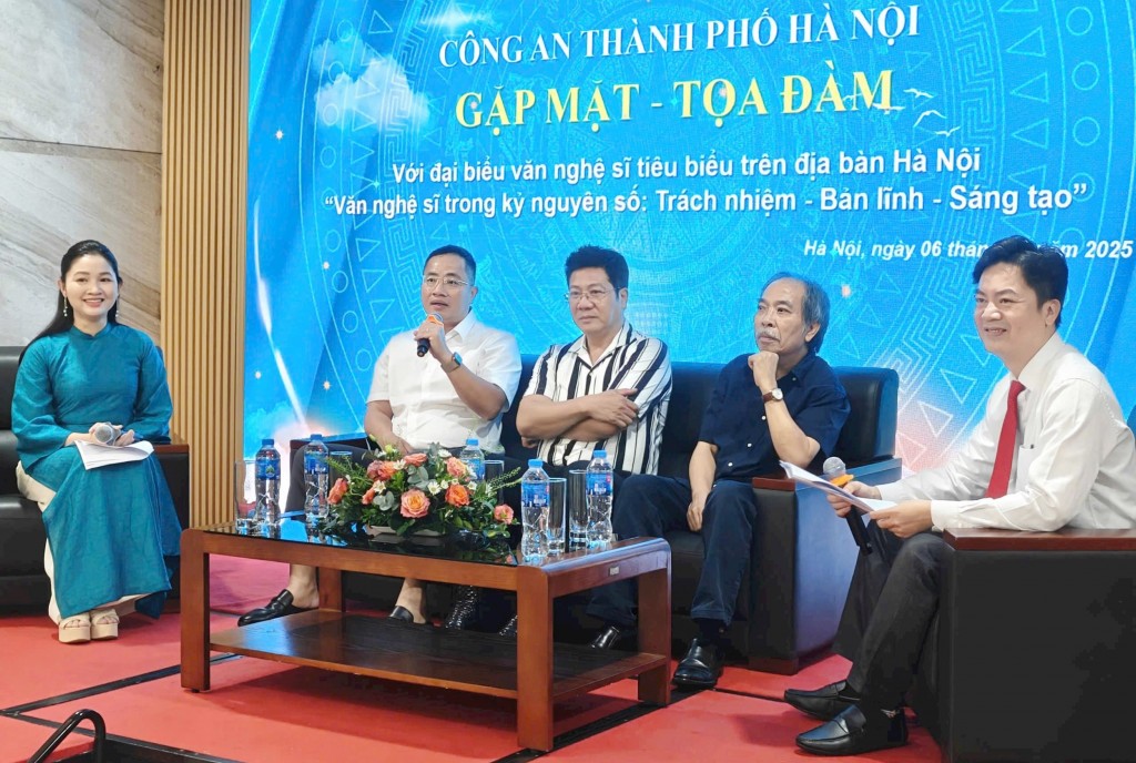 Chung tay bảo vệ an ninh văn hóa trên không gian mạng