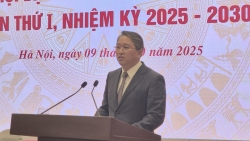 muon doi moi gi thi truoc tien phai doi moi the che phap luat