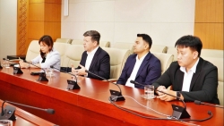 lanh dao nasdaq chuc mung chung khoan viet nam chinh thuc duoc nang hang