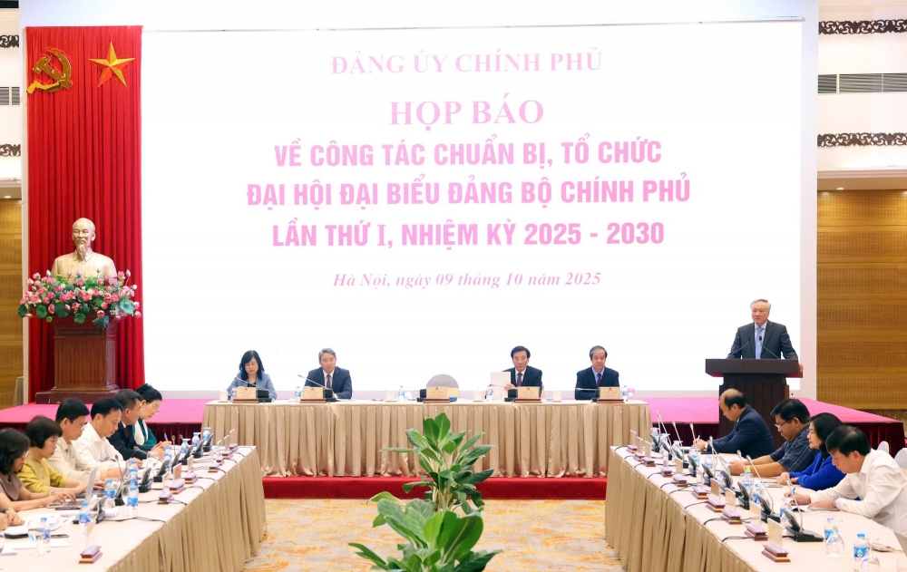 Kinh tế tư nhân sẽ đảm nhận những công trình lớn hơn, đòi hỏi về công nghệ cao hơn Kinh tế tư nhân sẽ đảm nhận những công trình lớn hơn, đòi hỏi về công nghệ cao hơn