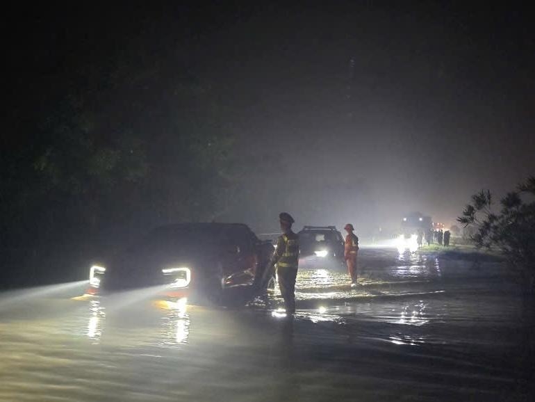 Người dân chú ý: Quốc lộ 3 và cao tốc Hà Nội - Thái Nguyên đang ngập sâu