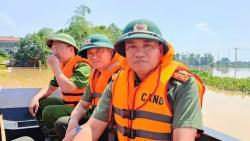 lanh dao catp ha noi den ron lu chi dao cong tac ho tro nguoi dan