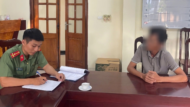 Công an Hà Nội xử lý người đàn ông xúc phạm chính quyền địa phương 2 cấp khi chống bão lụt