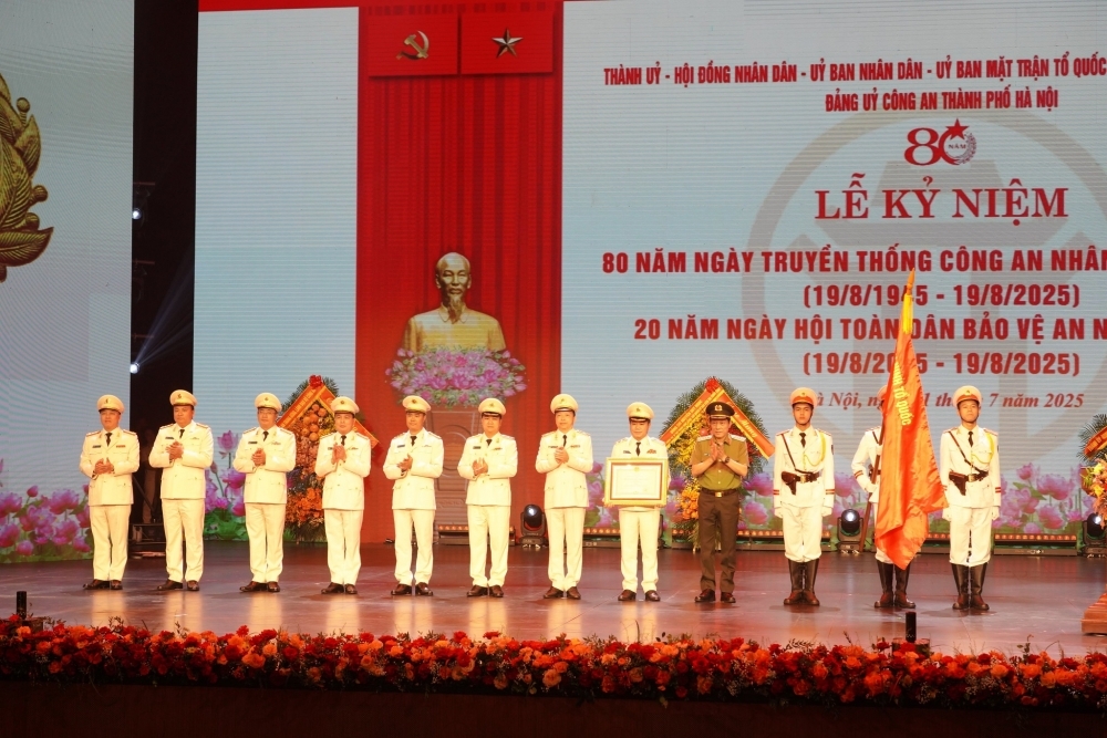 Công an Thủ đô: Bản lĩnh, trí tuệ và nghĩa tình Công an Thủ đô: Bản lĩnh, trí tuệ và nghĩa tình