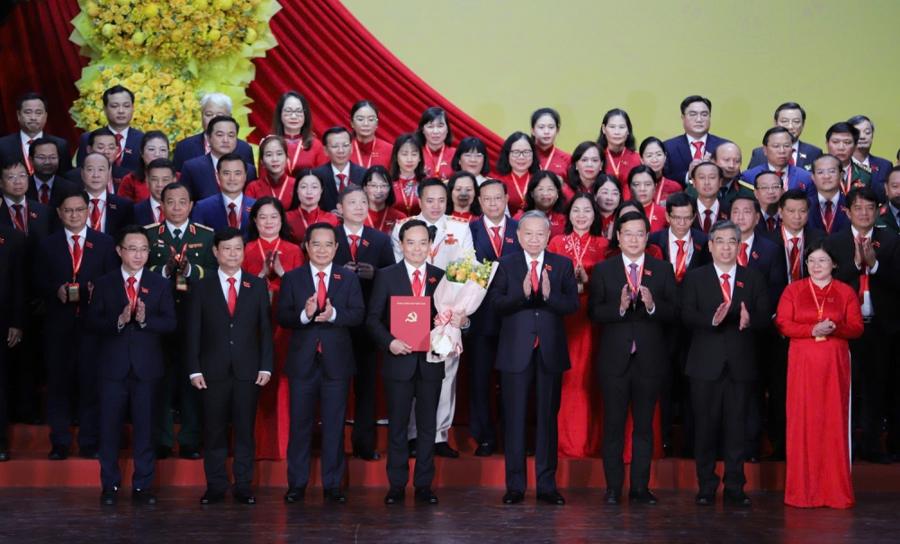 Công bố Bí thư, Thường trực Thành ủy TP HCM nhiệm kỳ 2025-2030 Công bố Bí thư, Thường trực Thành ủy TP HCM nhiệm kỳ 2025-2030