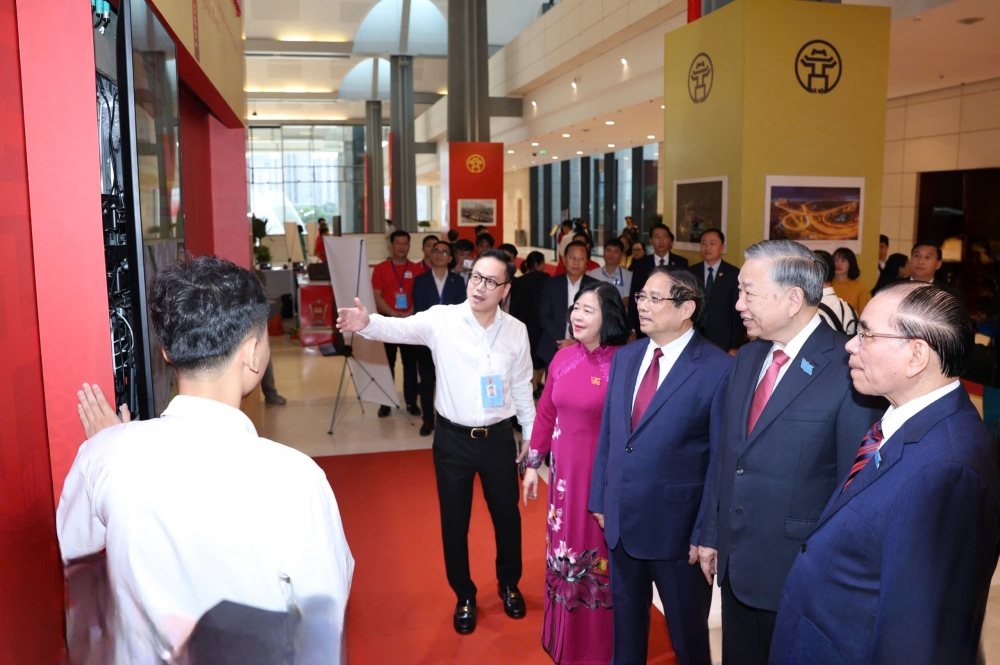 Tin tưởng vào nhiệm kỳ đổi mới, sáng tạo, phát triển toàn diện Tin tưởng vào nhiệm kỳ đổi mới, sáng tạo, phát triển toàn diện