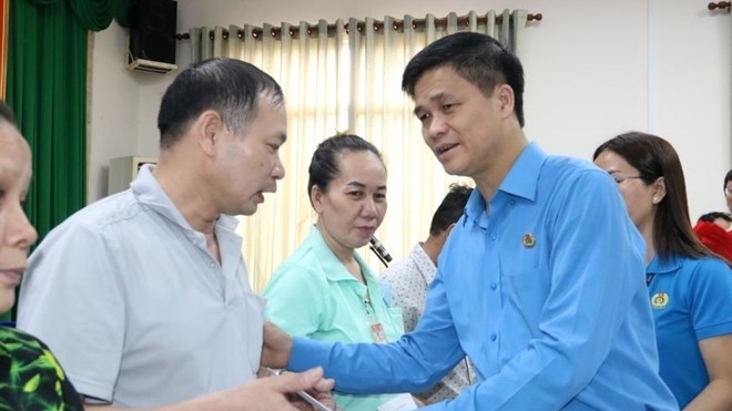 Công đoàn hỗ trợ người lao động khó khăn 1,3 triệu đồng dịp Tết Nguyên đán 2026